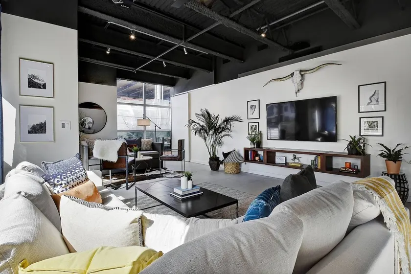 Hip Designer Loft | Walk to 6th Street & Rainey - Image 1