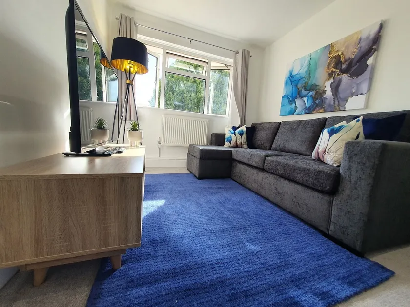 Lovely 2- Bedroom flat in Bedfordshire - Image 1
