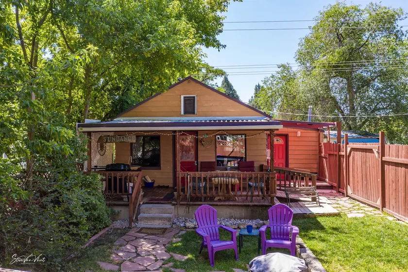 Juniper Cabin - Walk to river & hot springs! - Image 1