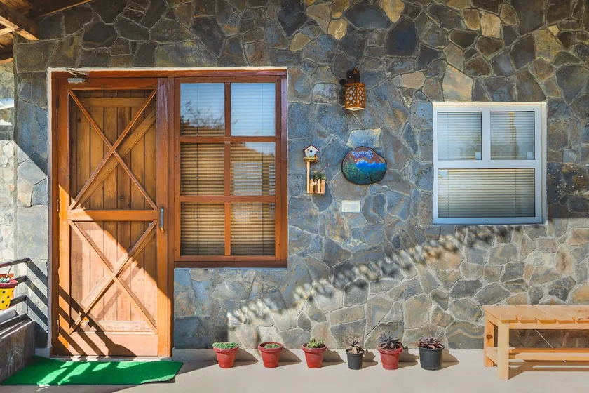 Himaadri hilltop villa - Image 1
