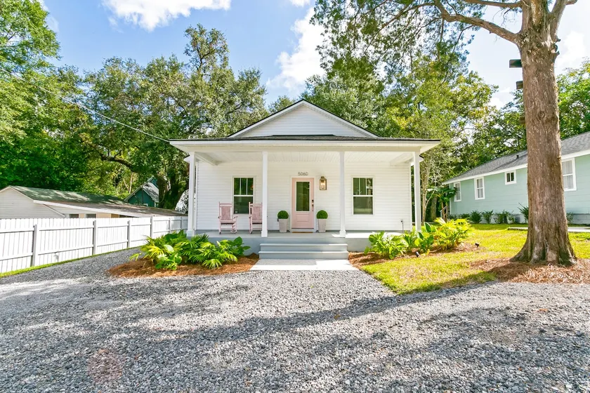 Island House Pink - Image 1