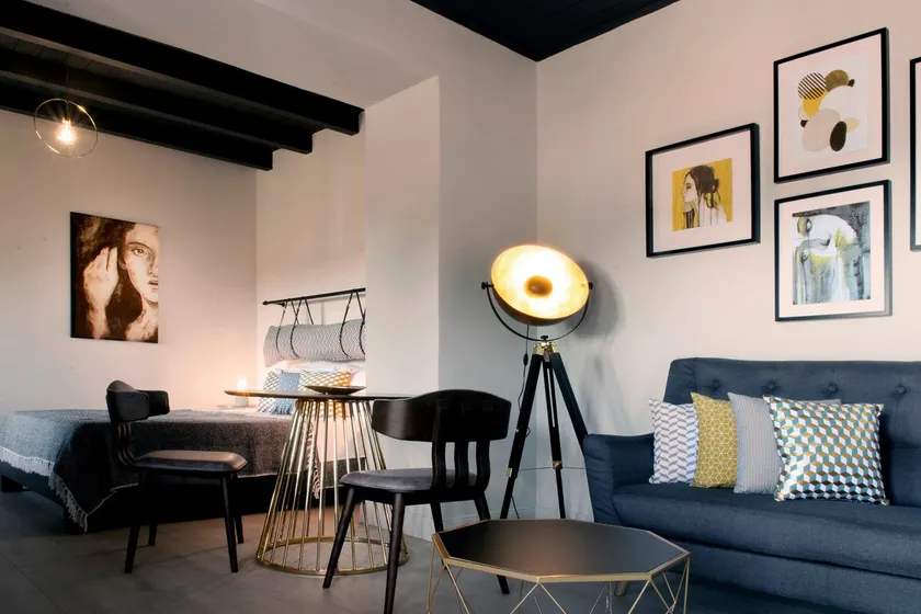 Elegant Studio with Majestic Views, Old Town - Image 1