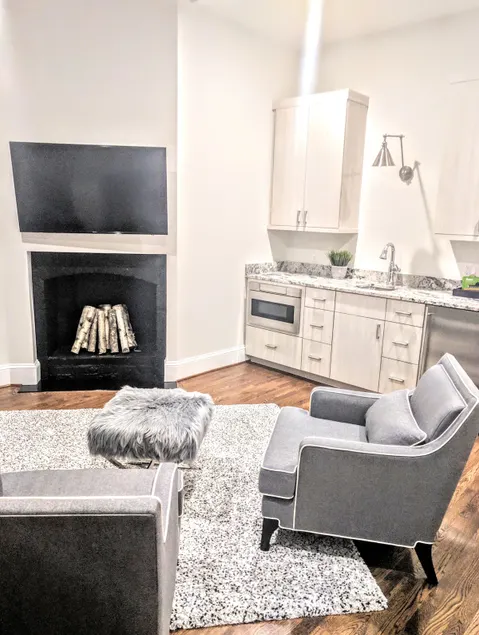 Large Modern Studio Apartment walk to White House - Image 1