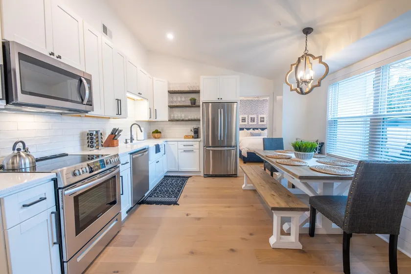 Trendy, Modern House Close to Beaches & Downtown - Image 1