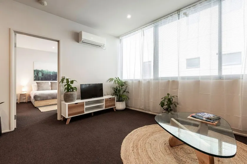 Beautiful one bedroom Collingwood gem - Image 1