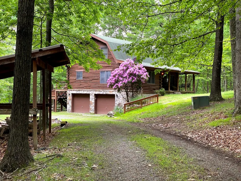 Private Log Cabin, Fiber WiFi, Lots of Wildlife! - Image 1