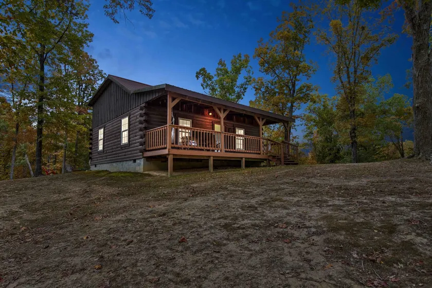 The Willow | Private RRG Cabin + King Bed - Image 1