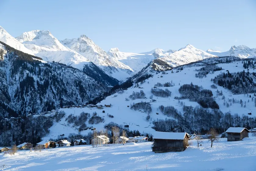 Stunning modern apartment on beginner ski-piste - Image 1