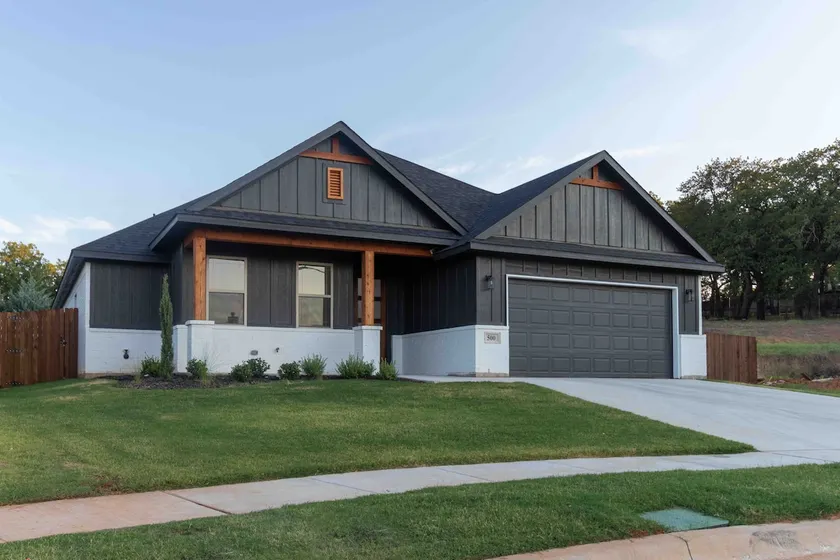 Modern Escape Walking Distance to Lake- Sleeps 8+ - Image 1