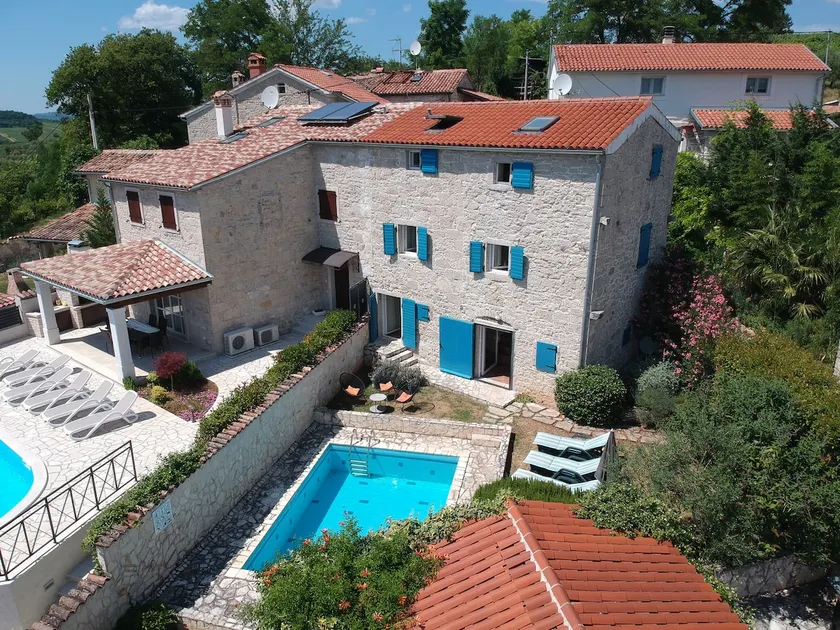 4 bedroom house + pool in the heart of vineyards - Image 1