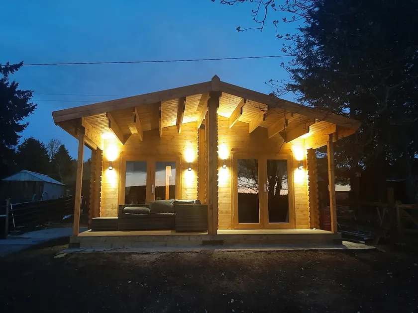 Bishy Barnabees country lodge with hot tub - Image 1