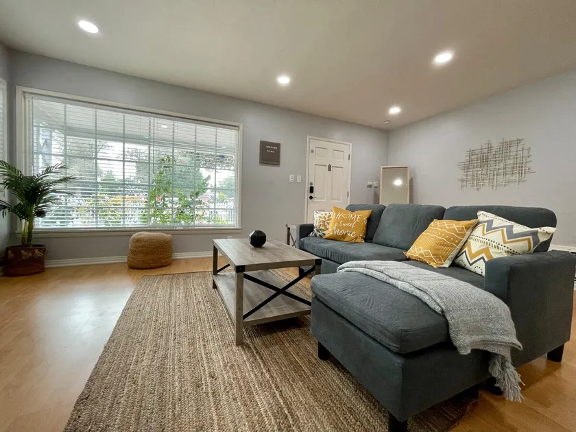 Sweet Boutique 2BEDRMs 1BATH house with Huge Backyard - Image 1