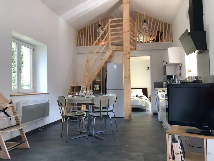 Detached house 1 bedroom, 1 bathroom, large enclosed garden and terrace - Image 1