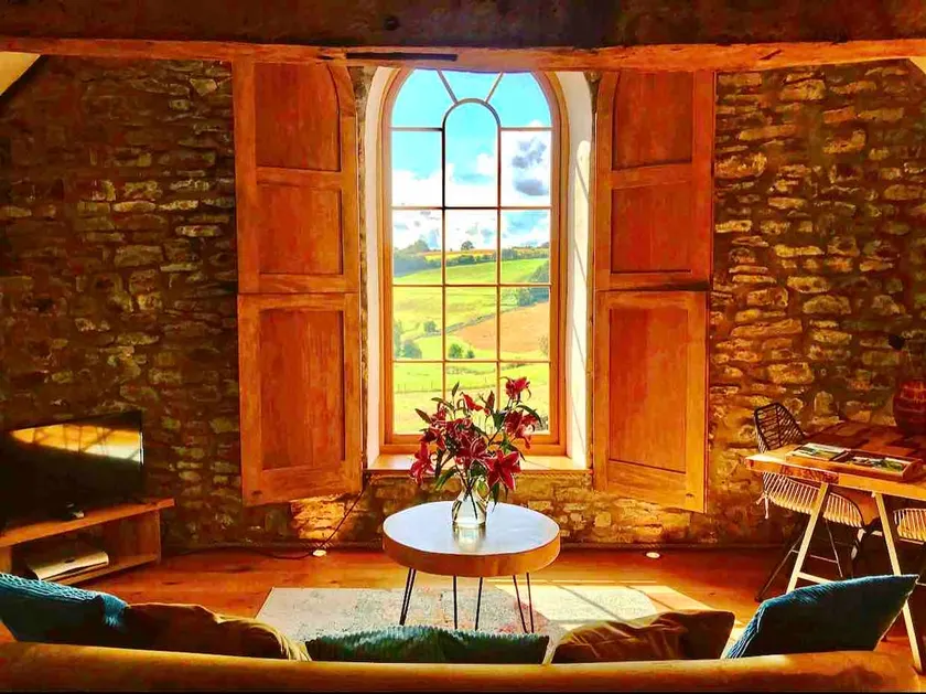 Wye Valley Escape. Romantic Loft on 40 Acre Estate - Image 1