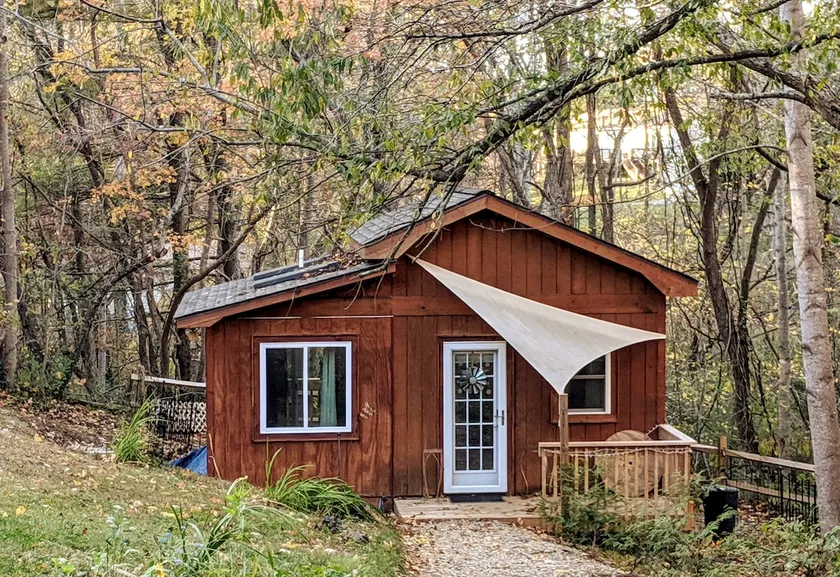 Tiny House [Fenced in yard, 10mins to Downtown] - Image 1