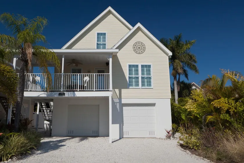 Happy Island Cottage: Heated Pool, 5-Min Walk to Beach, Pet Friendly - Image 1