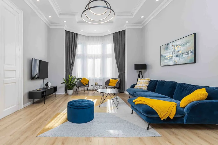 *Free Parking* 2BR Luxury Apartment - Image 1