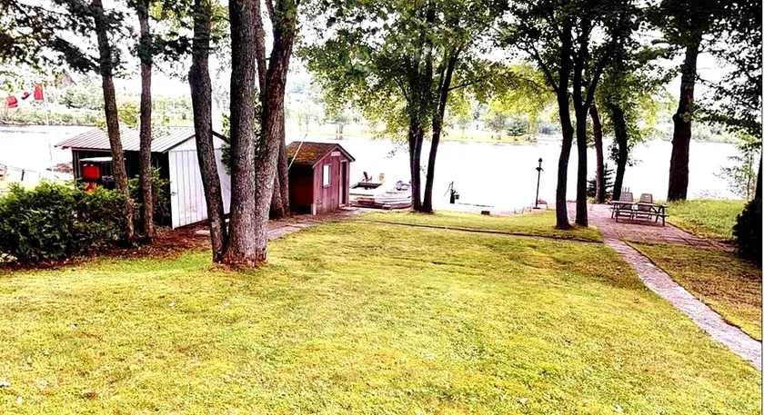 Amazing Mattawa Riverfront, Mountain View Home, Close to Adventures & Amenities - Image 1