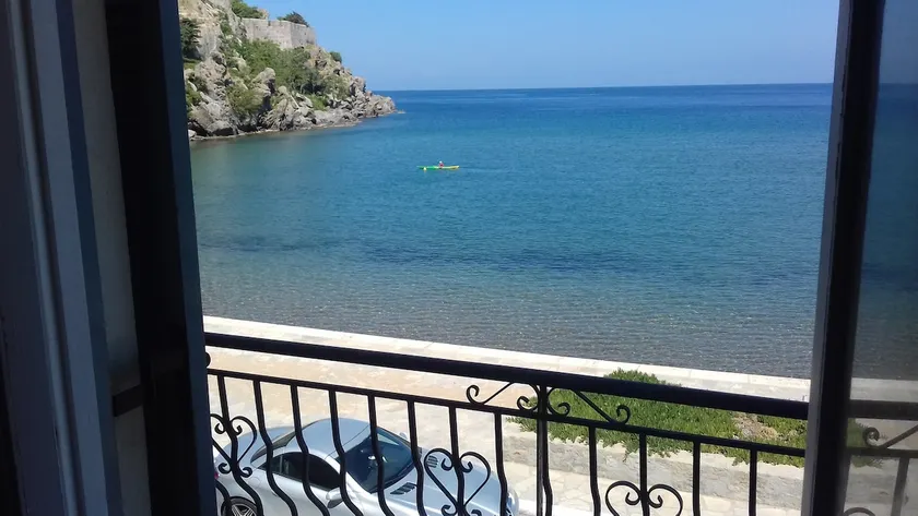Amazing Sunset seafront apartment - Image 1