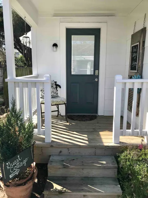 Arlington Heights Guest House Cottage - Image 1