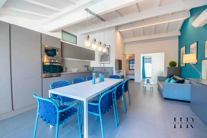 Modern house with pool and tennis - Image 1