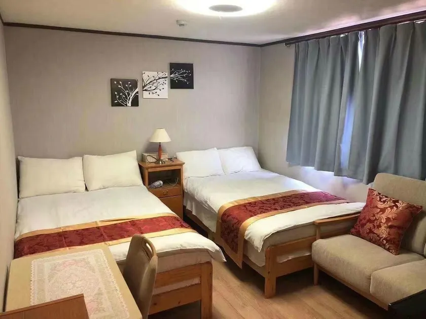 Osaka B&B hostel sunflower301 10 minutes to Umeda, Shinsaibashi, Kyoto, Nara, convenient train - Image 1