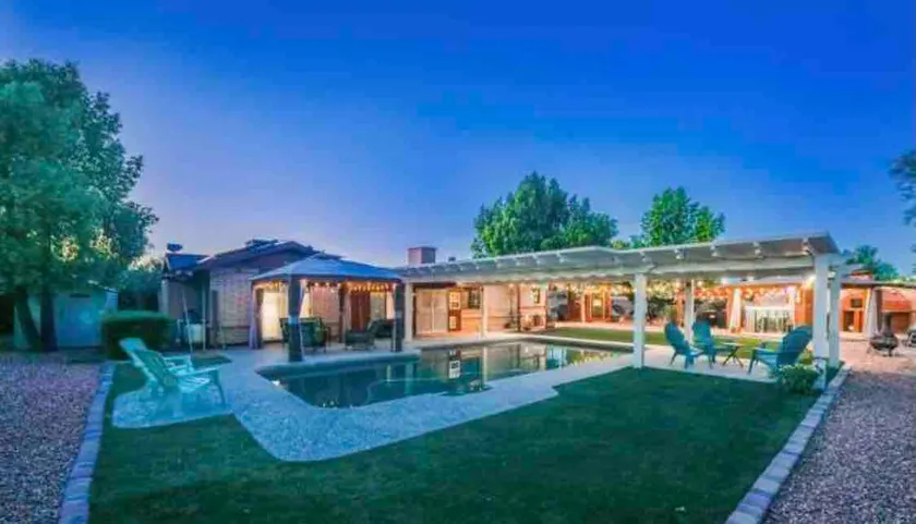 Stunning Heated Pool Home in Old Litchfield Park - Image 1