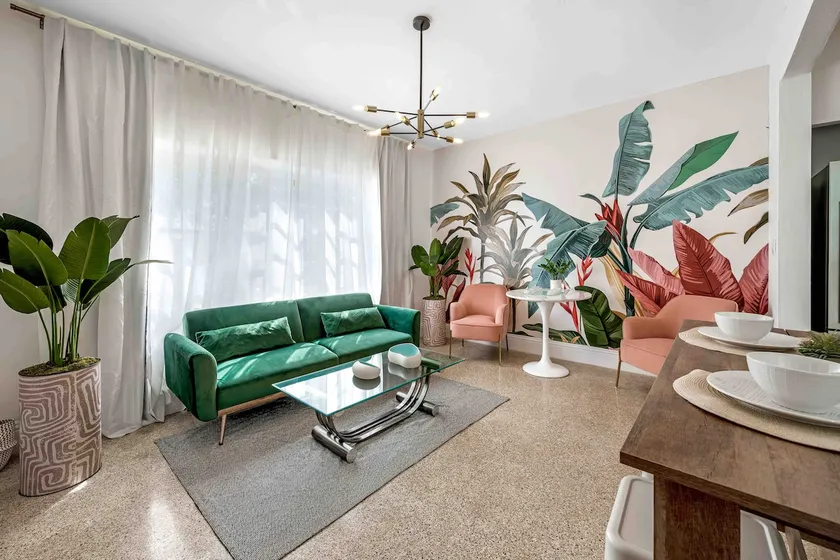 Chic 1 Bed Apartment Blocks from Little Havana - Image 1