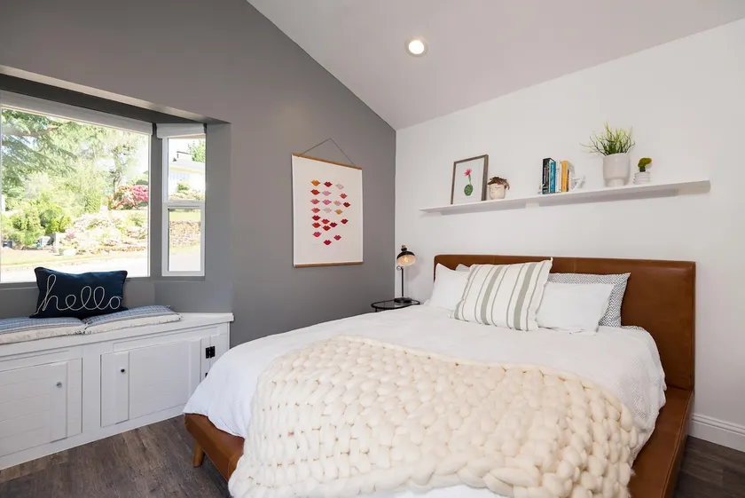 Modern Camas Cottage - Image 1