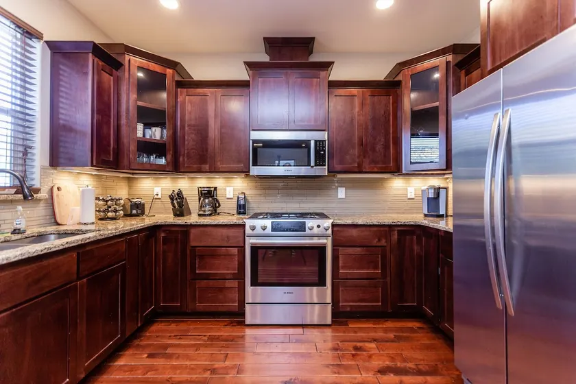 Hillcrest 4br 6 bed, last minute ok, 75” Qled TV!! - Image 1