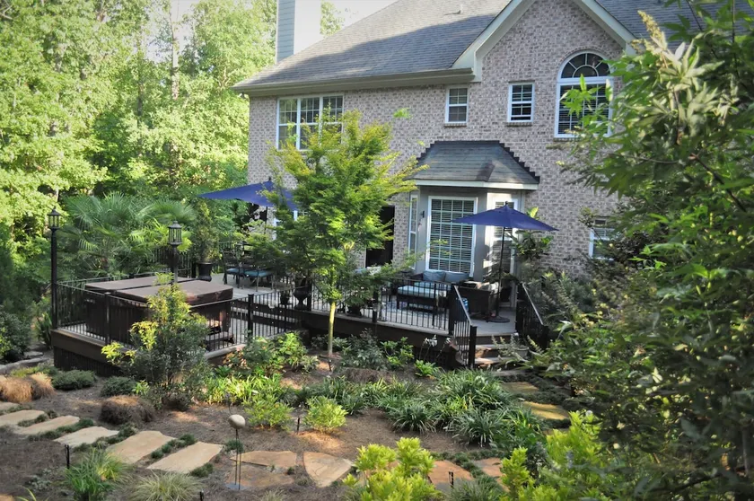 Beautiful large home on wooded lot. Very private - Image 1