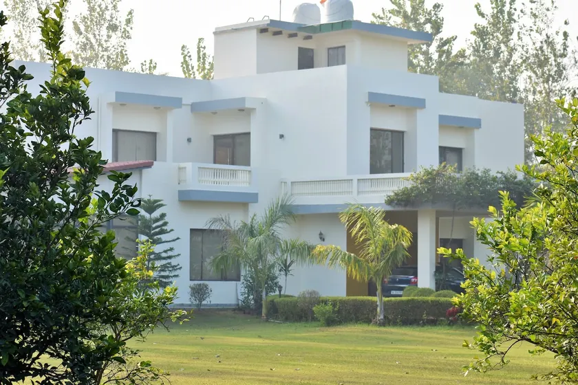 Beautiful Farmhouse With Pool - Image 1