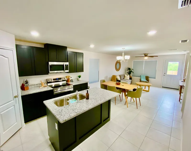 Entire Townhome: Hidden Gem — Private & Spacious - Image 1