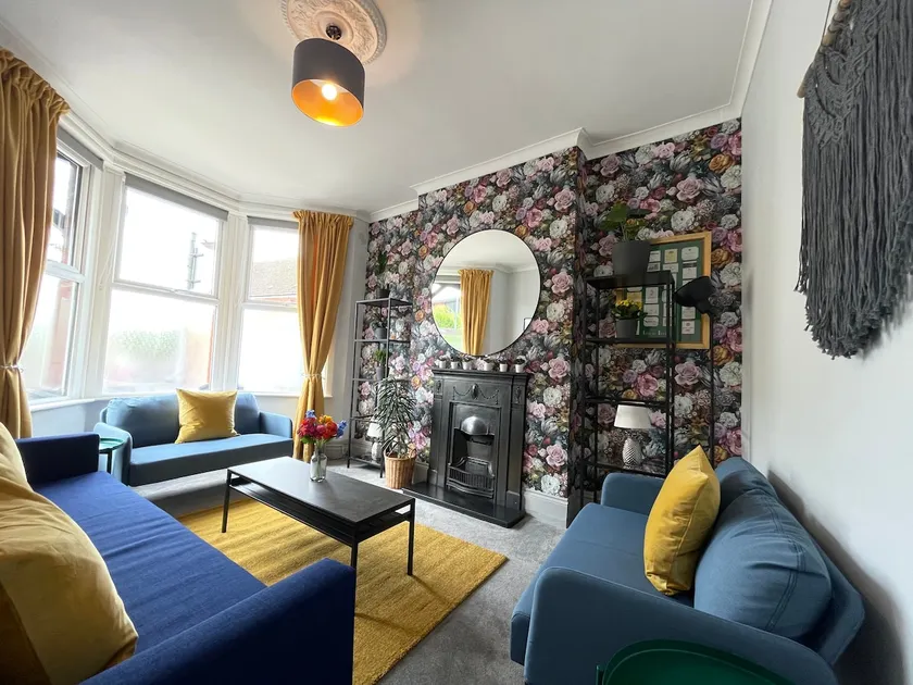 Great located Victorian house with all amenities - Image 1
