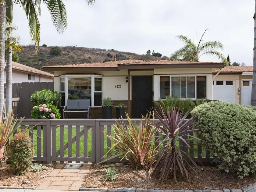 Central Encinitas, 1.4 Miles from Beach - Image 1
