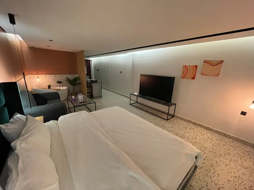 4, Cozy Studio With Hot tub , Self Check-in - Image 1