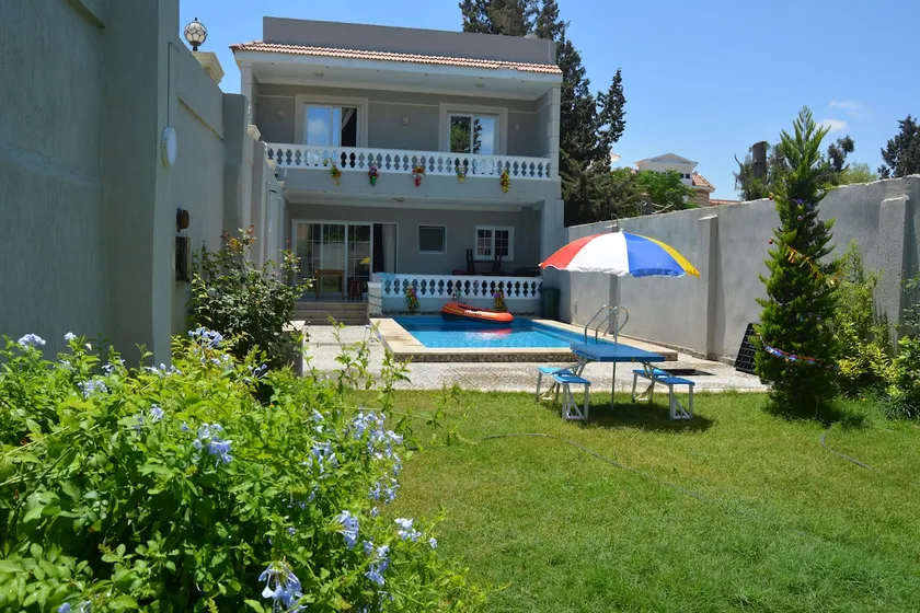 Relax Inn Villa - Image 1