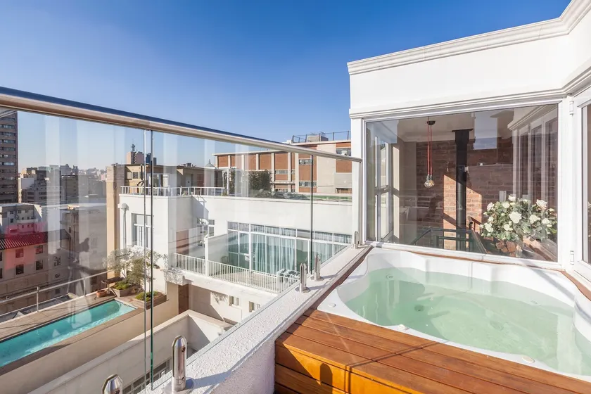 Huge Penthouse with private Rooftop Hot Tub - Image 1
