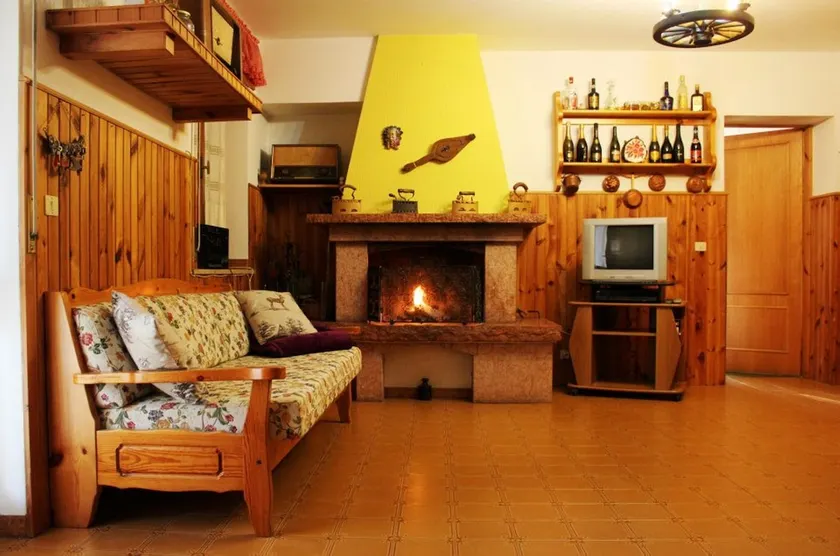 Discover Italy - Image 1