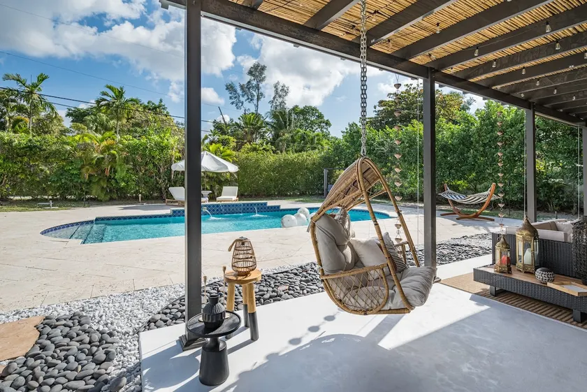 Spanish House 3 Bedroom Pool House - Image 1
