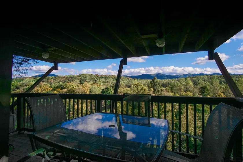 Cliffhanging Cabin over French Broad River between Hot Springs, NC and Gatlinburg Tn - Image 1