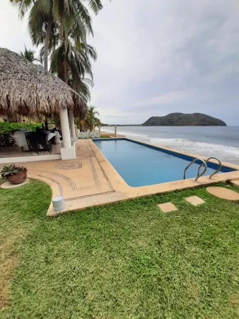 Beautiful oceanfront apartment! - Image 1