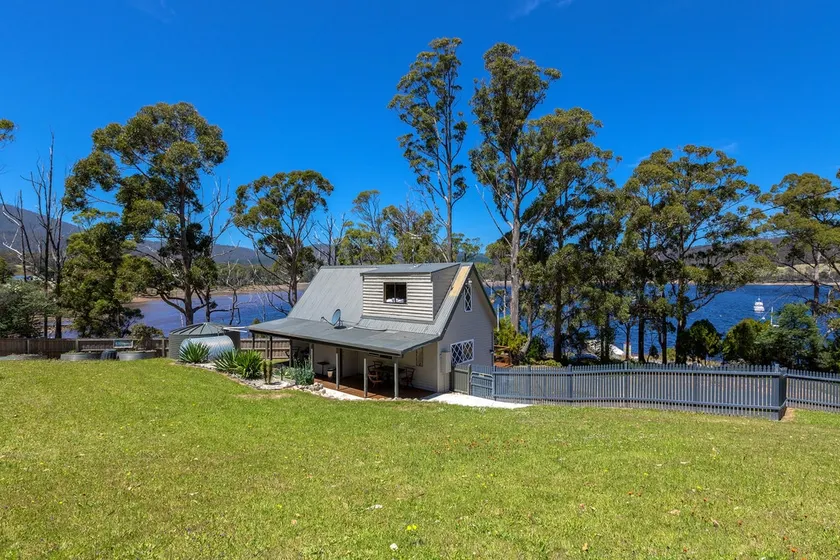 Cygnet Cabin - Image 1