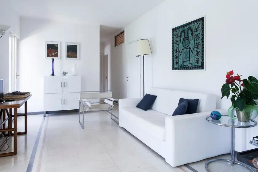 Apartment in villa by the sea - Image 1