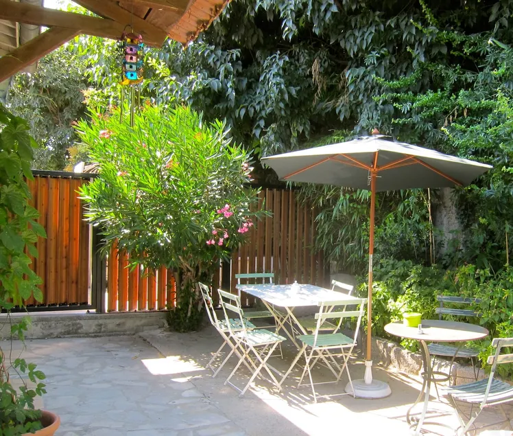 Charming apartment + garden and garage - Image 1