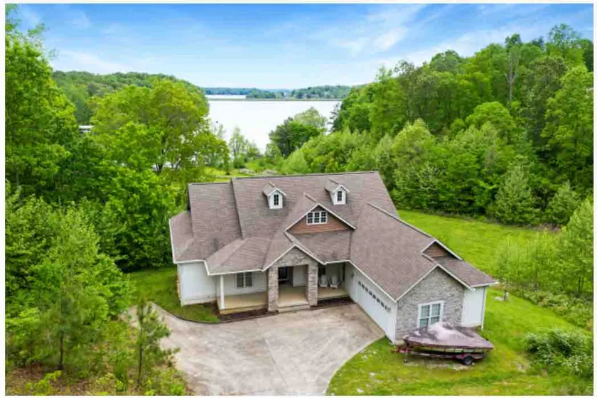 Relaxing & spacious waterfront home on Barkley Lake with 5 Bedrooms and 4 Baths - Image 1
