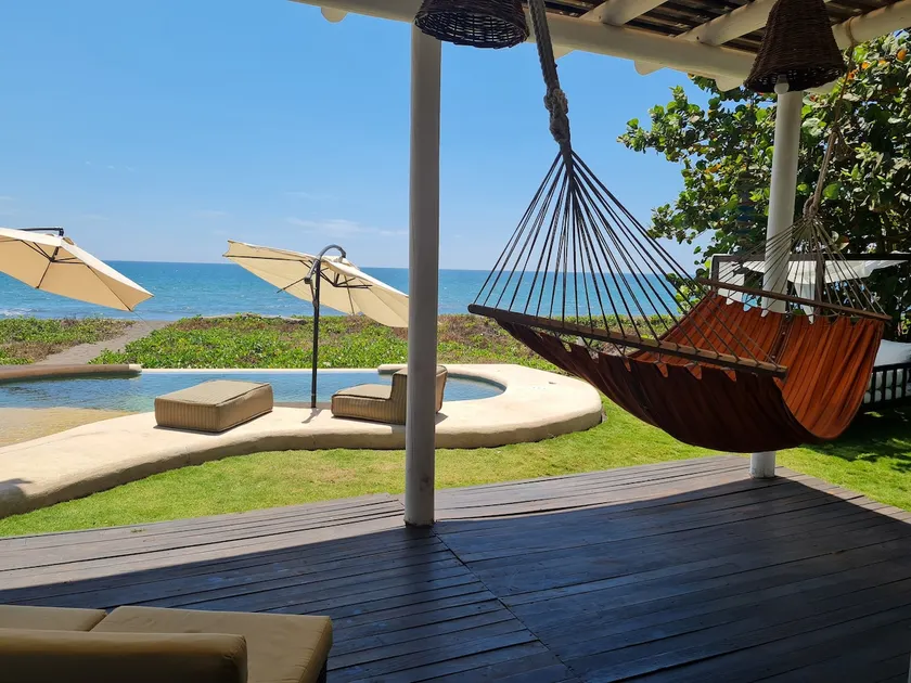 Cozy romantic getaway beachfront, villa + pool - Image 1