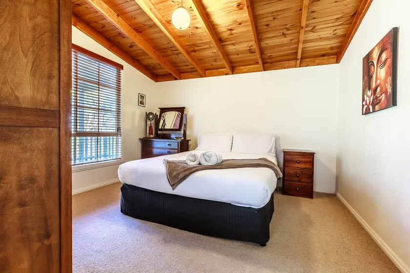 Mistletoe Cottage - Sleeps 6 - King Bed & BBQ - Image 1