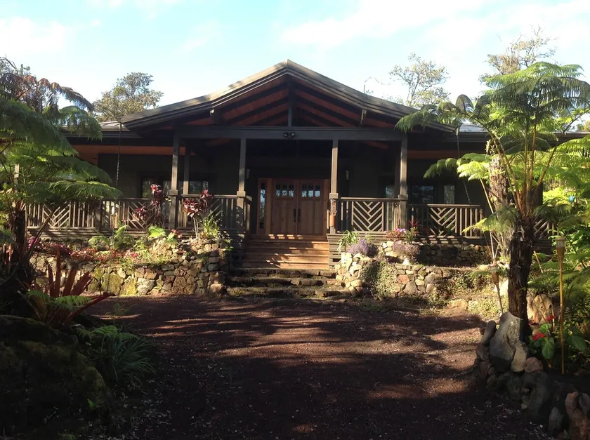 VOLCANOES NATIONALPARK GEÖFFNET!  PRIVATE 3-ACRE ESTATE, 3 LUXUS-SUITEN, HOT TUB - Image 1