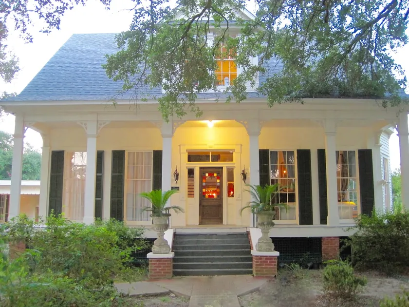 Bellevue Manor in the Heart of Cajun Country - Image 1